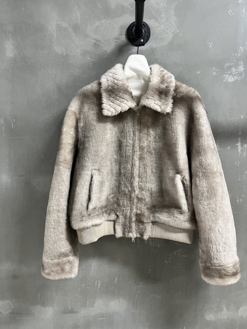 Bottega Veneta Custom-Made Outerwear with Exquisite Appliqué Craftsmanship and Versatile Fit