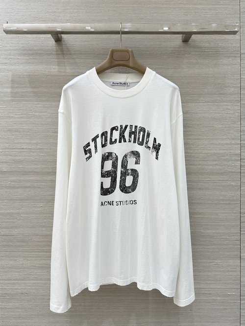 Versace Elegant Oversized Long-Sleeve T-Shirt with Digital Letter Print