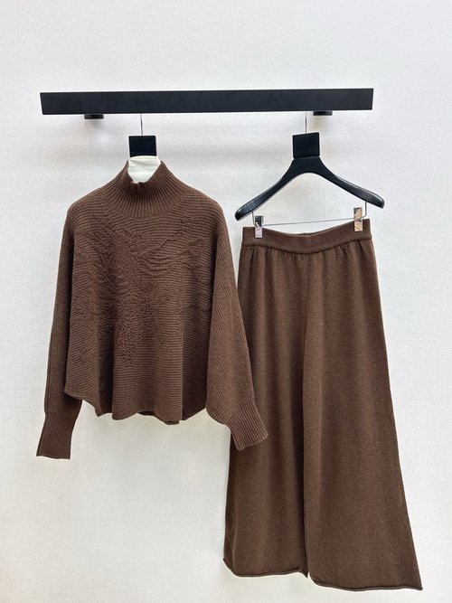 Hermes Lazy Style Wool Suit with 3D Flower Knit for Versatile Wear