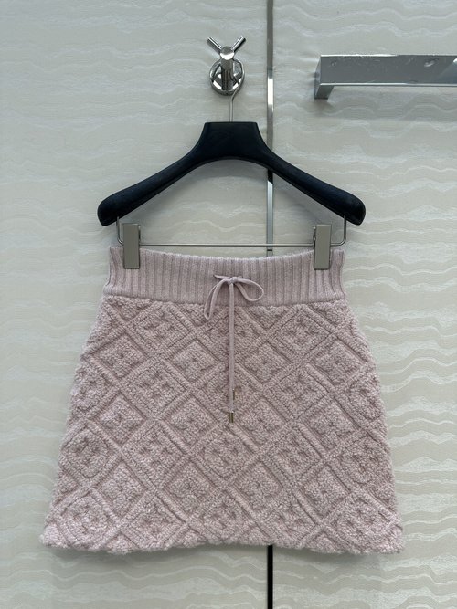 Louis Vuitton Ski Series: Cinnamon Pink Monogram Jacquard Cashmere Skirt
