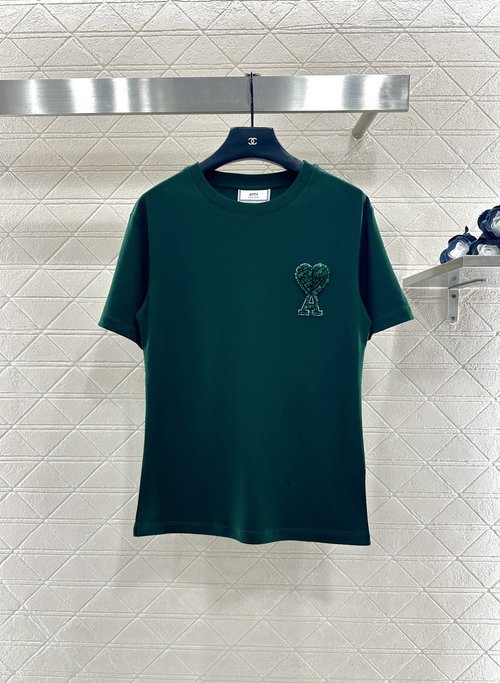 Ami Customized Cotton T-shirt with Embroidered Heart Logo, Elegant and Comfortable