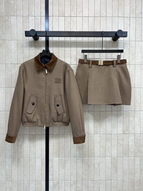 Versace Retro Check Jacket with Unique Collar Design for Timeless Fashion