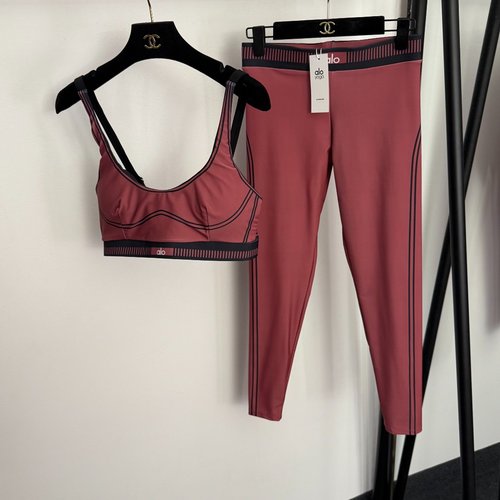 Alo Yoga Sports Set with Bra Pad and Elastic Leggings in Various Colors