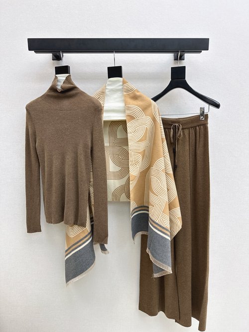 Hermes Knitted Set with Logo Shawl, Turtleneck and Straight-Leg Pants