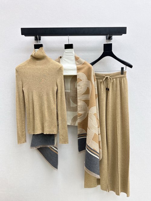 Hermes Knitted Set with Logo Shawl, Turtleneck and Straight-Leg Pants
