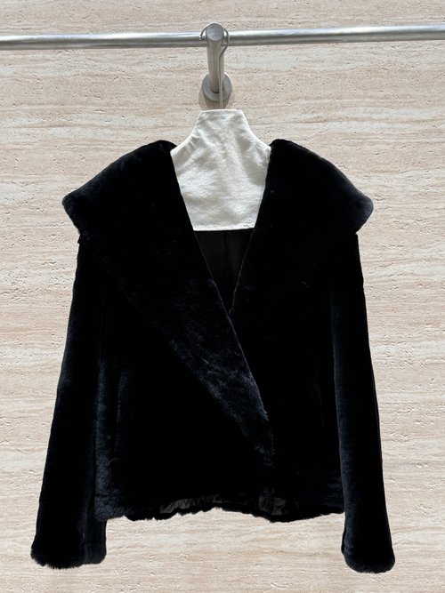 Hermes New Fur Outerwear with Large Collar, Imported Norman Wool, Loose Aesthetic