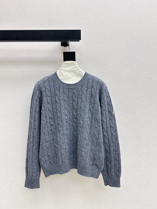 Moncler Exclusive Casual Round Neck Sweater, Relaxed and Fashionable Look