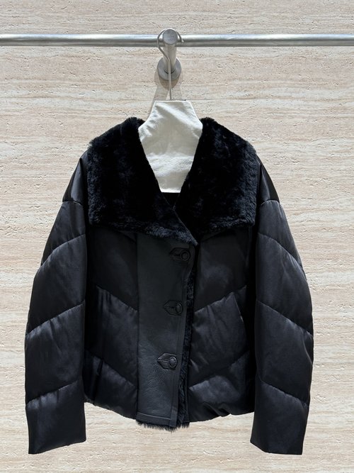 Dior Fashionable Down Jacket with Sheepskin Splicing