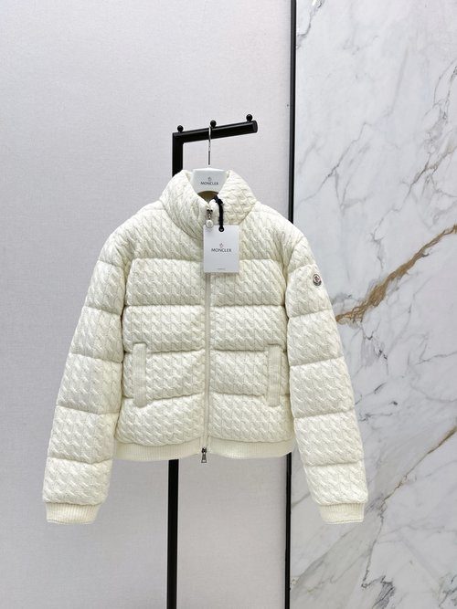 Moncler Wool Knitted Bread Down Jacket with 90-Down Fill for Comfort and Style