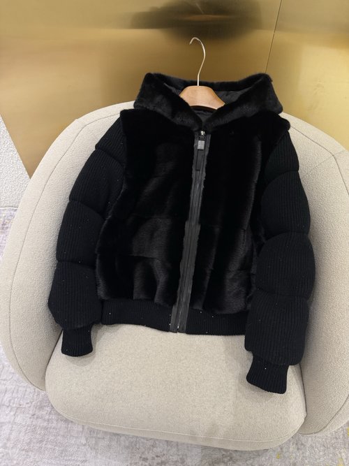 Brunello Cucinelli Simple and Stylish BC Mink and Cashmere Blend Jacket with Removable Sleeves