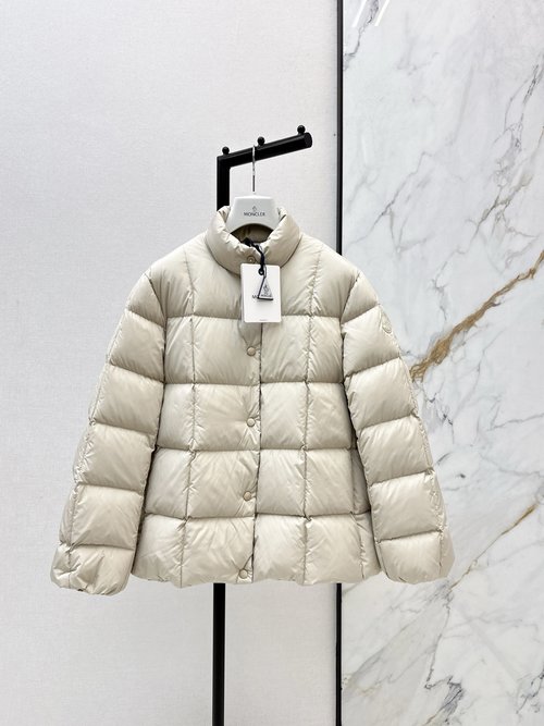 Moncler Stylish Down Jacket Filled with 90% White Duck Down and Custom Hardware