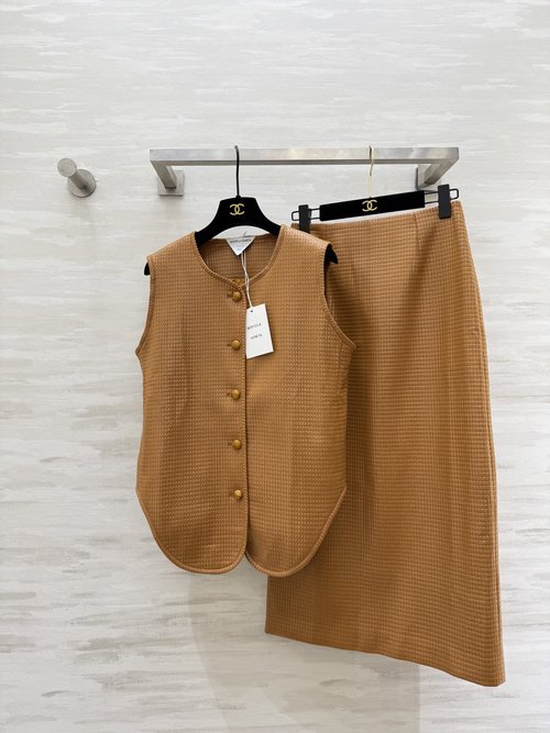 Bottega Veneta Stylish and High-Quality Knitted Vest Suit