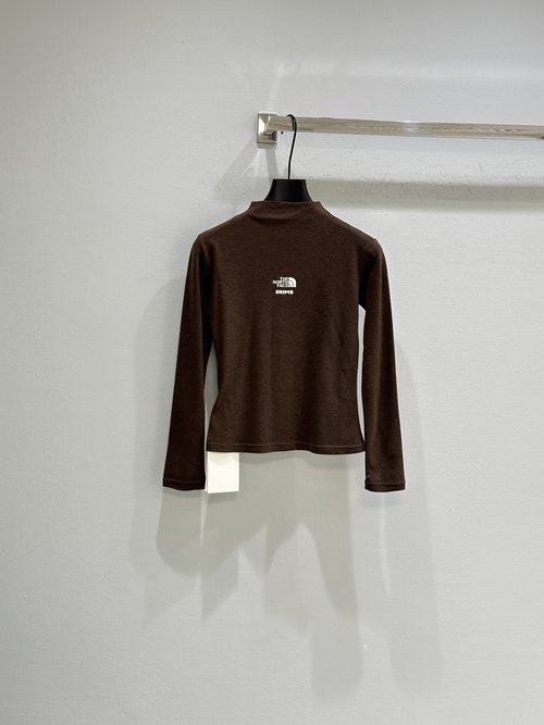 Hermes Comfortable High Neck Tee with Elastic Fabric