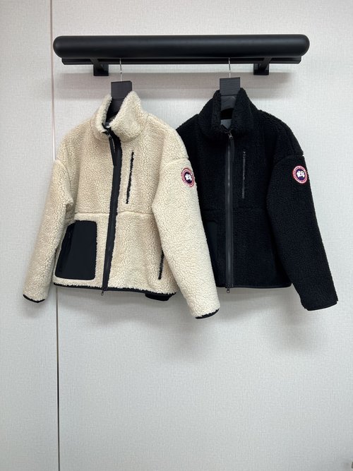 Canada Goose Classic Faux Lamb Wool Color-Blocked Coat, Thick and Well-Detailed