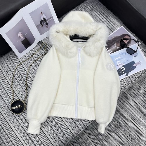 Canada Goose Elegant Woolen Coat with Fox Fur Collar
