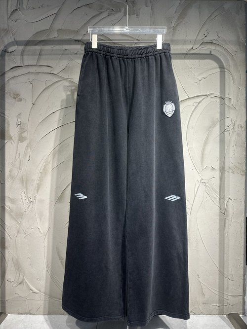 Balenciaga Football Series Embroidered Badge Washed Bottoms in Black