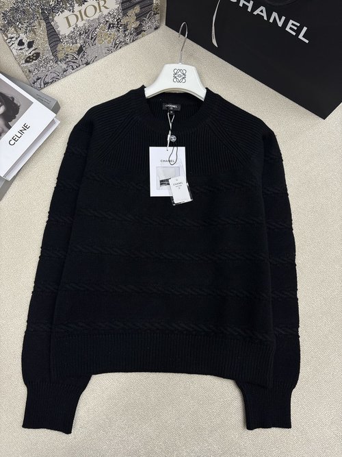 Chanel Raglan Sleeves and Logo Patch Knitted Round-Neck Pullover