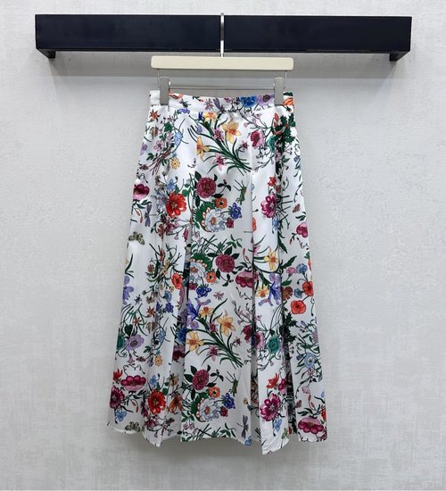 Gucci Silk Pleated Skirt with Graceful Floral Insect Pattern