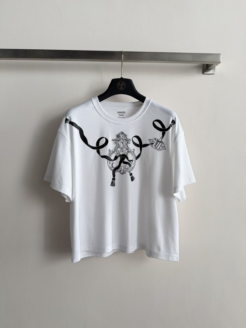 Hermes Ribbon Badge Printed T-Shirt, Distinctive and Comfortable