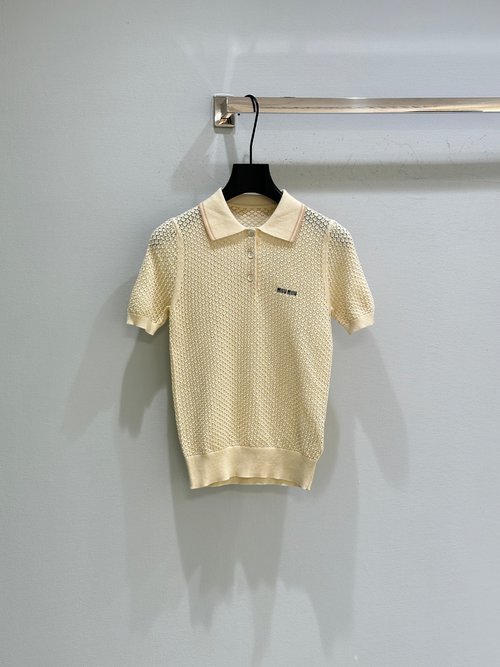Miu Miu Logo Jacquard Knit Top, Slimming and Suitable for Daily Wear