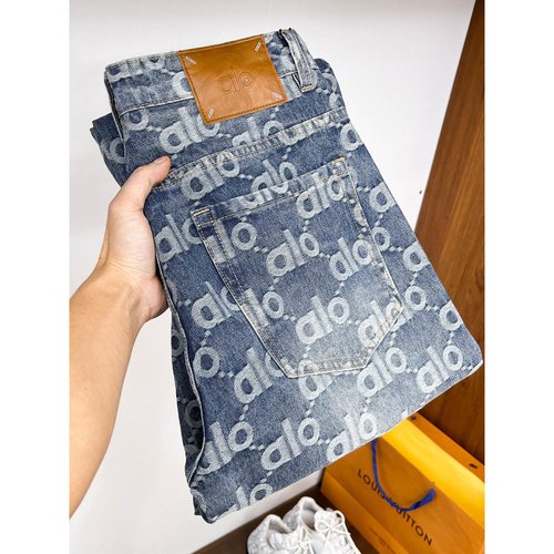 Alo High-Elastic Straight Jeans with Premium Wash