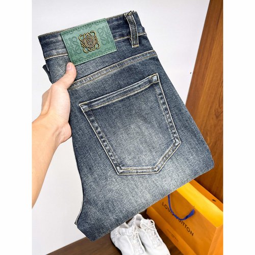 Loewe High-Elastic Jeans with Excellent Details