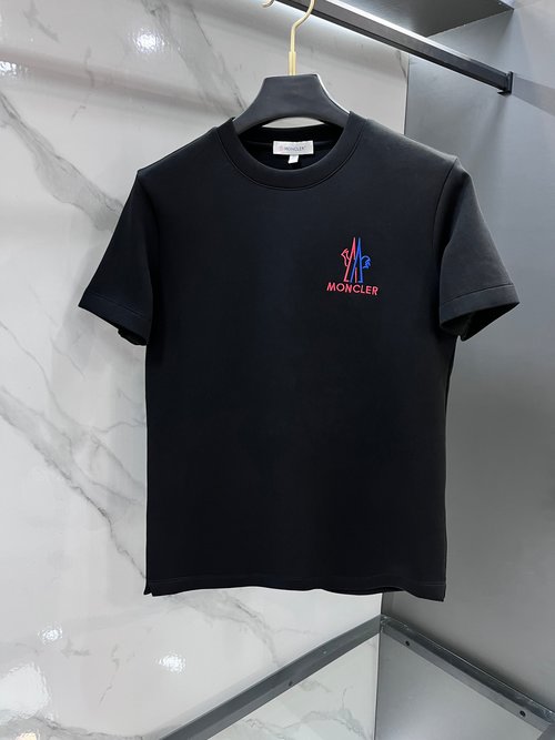 Moncler Logo Badge Short-Sleeve Shirt with Comfortable Fabric