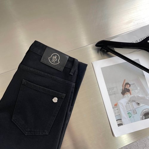 Moncler Premium Jeans with Excellent Comfort and Fit