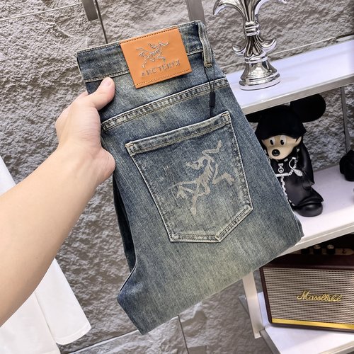 ArcTeryx High-stretch Jeans with Exquisite Wash and Soft Texture