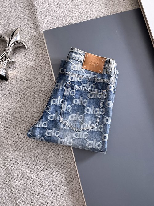 Alo High-Elasticity Washable Jeans with Great Fit