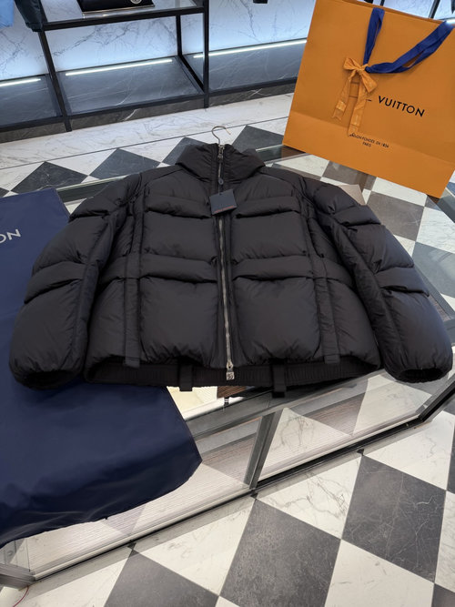 Louis Vuitton Premium Quilted Jacket with High Fill and Adjustable Fit