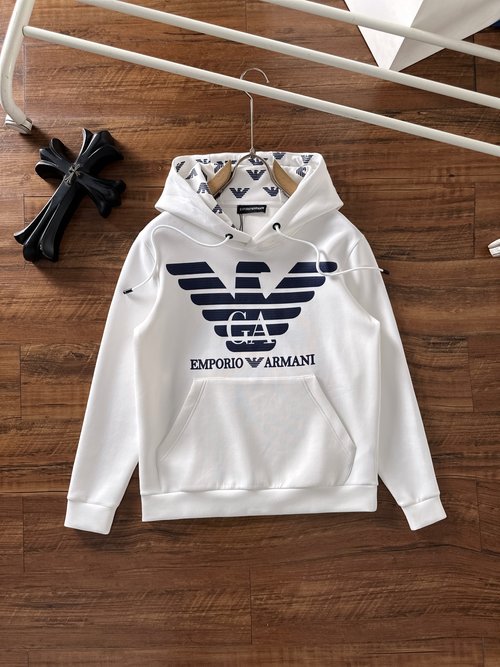 Armani Elegant Logo Hooded Sweatshirt Made of Soft Cotton