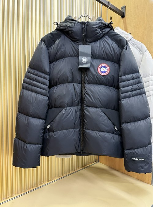 Canada Goose Stylish Waterproof Down Jacket with 90% White Goose Down