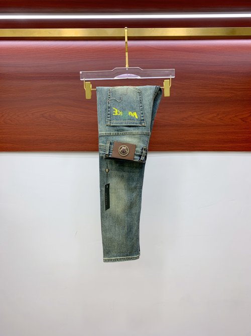 Versace Premium Jeans: Comfortable Elastic Fabric Design