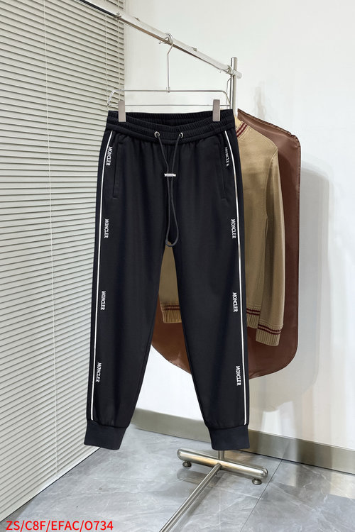 Moncler Comfortable Casual Pants with a Logo