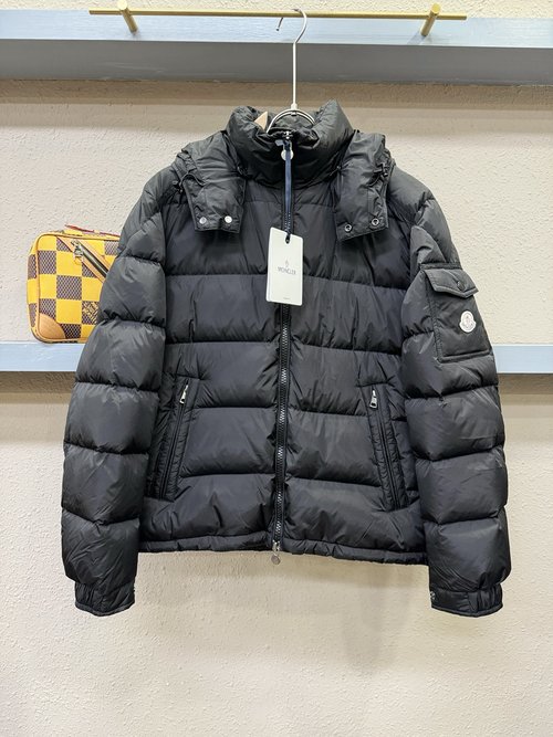 Moncler Returnable Waterproof Padded Jacket, Warm and Stylish
