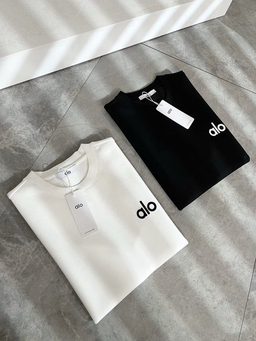 Alo Fashionable Logo-Embroidered Short T-Shirt, Soft and Breathable