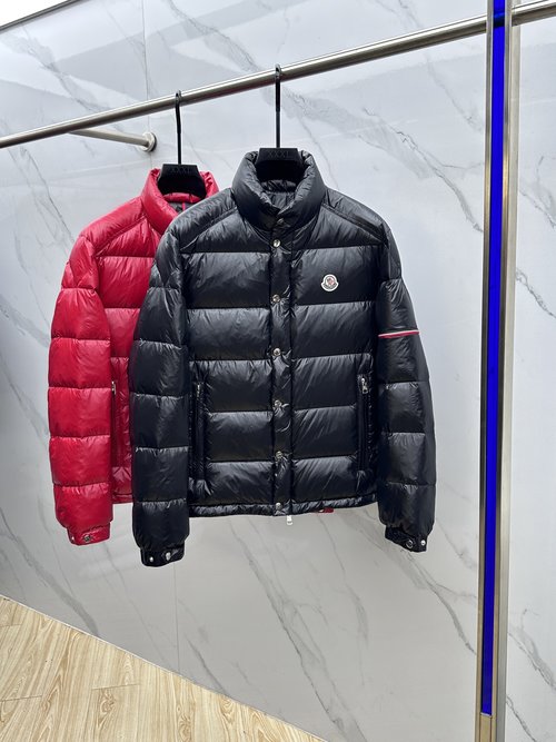Moncler Fashionable Collar 90% Goose Feather Down Jacket