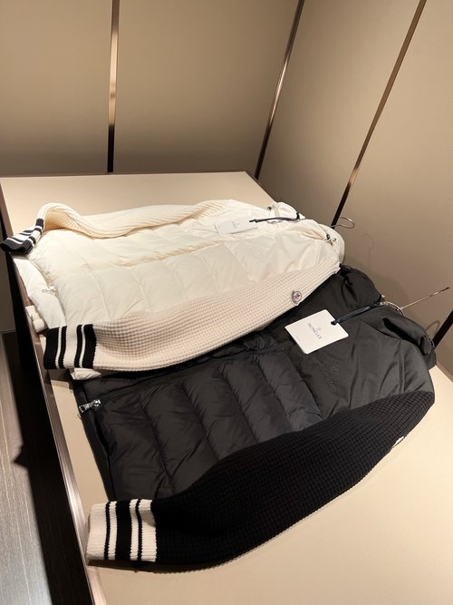 Moncler Soft Knitted Down Jacket Suitable for Outdoor Activities