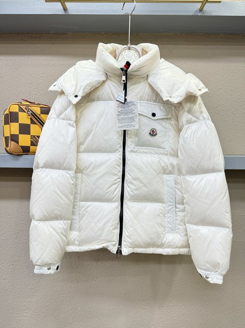 Moncler Premium Down Jacket with Excellent Features