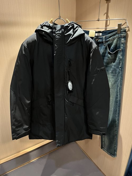 Armani Lightweight Tech Down Jacket for Daily Wear