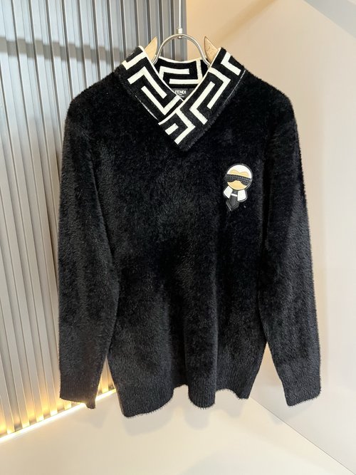 Dior Luxurious Knitted Cashmere Sweater with Logo Design