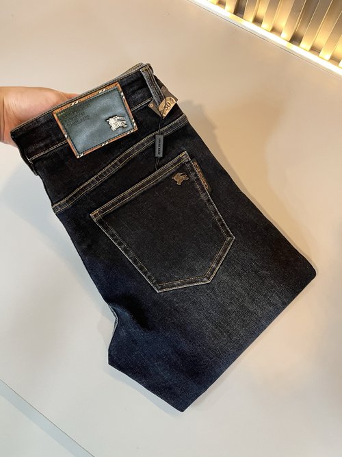 Gucci Classic Slim-fit Jeans with Logo Waist Tag