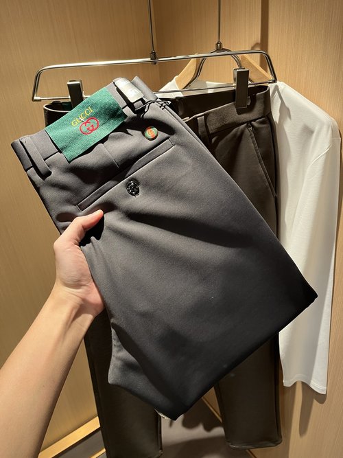 Gucci Fashionable and Comfortable Cotton-Spandex Trousers