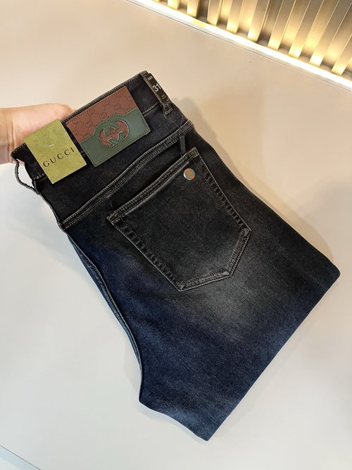 Gucci Classic Slim Fit Jeans for All-Year Wear