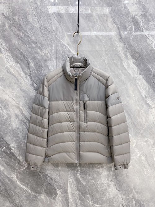 Canada Goose Lightweight Down Jacket with 90% White Duck Down and Splice Design