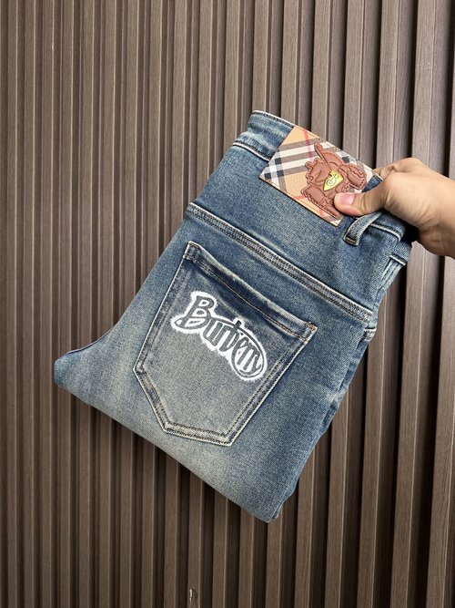 Burberry Soft Comfortable Slim Straight Jeans