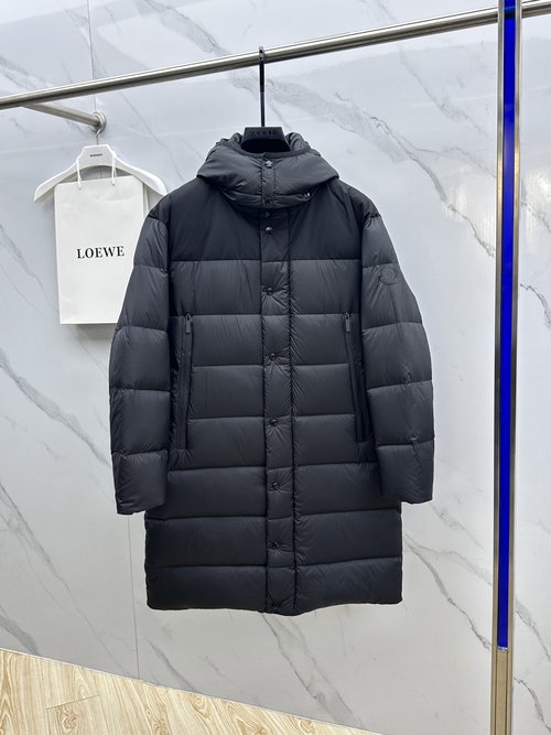 Moncler Fashionable Long Down Jacket with Structured Tailoring