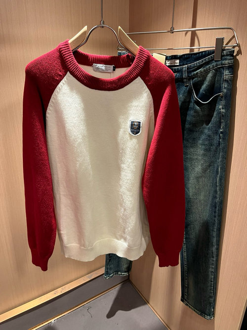 Loewe Knitted Wool Sweater with Logo Badge, Christmas Red