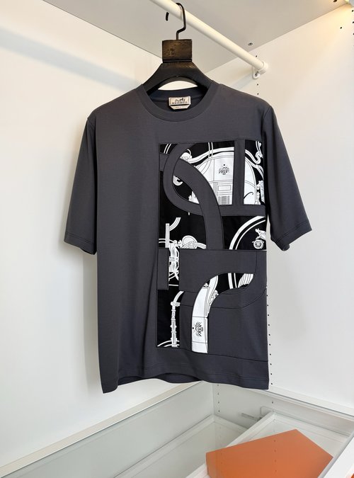 Hermes Round Neck T-Shirt with Embroidered Book Emblem Design